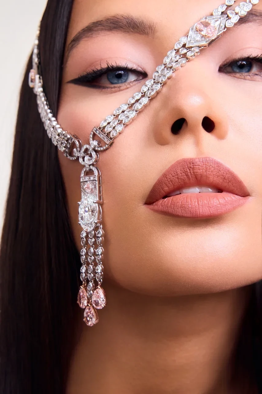 THE NECKLACE